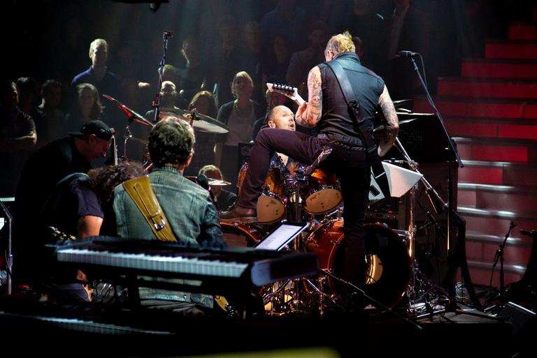 Photo gallery from the gig in Paris, France shot on November 9, 2011