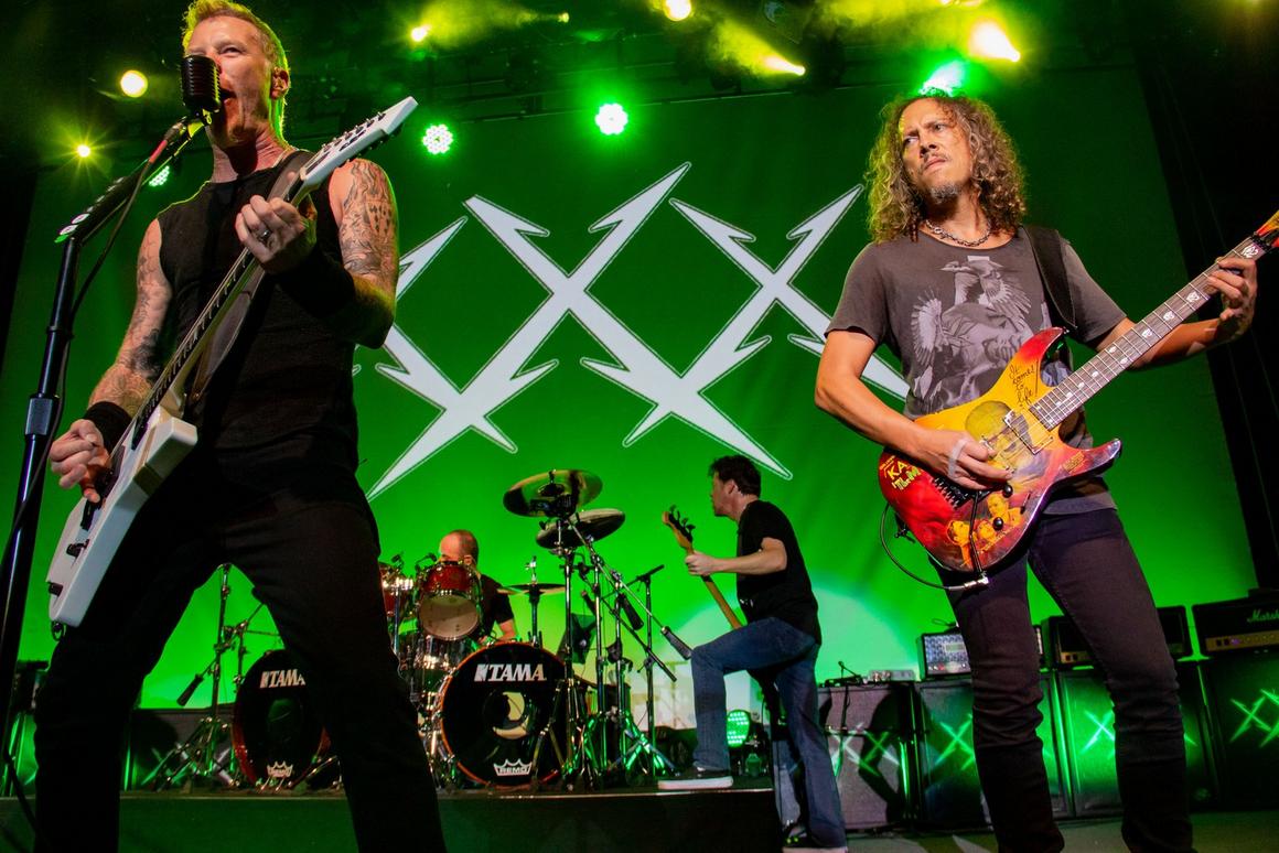 Photo gallery from the gig in San Francisco, CA shot on December 5, 2011