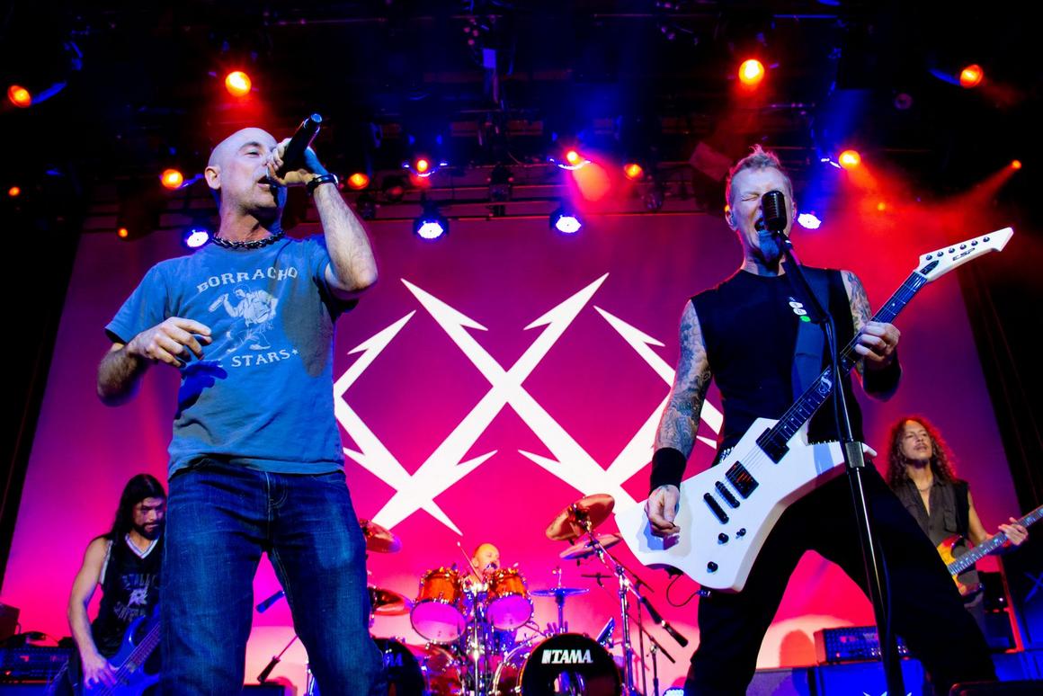 Photo gallery from the gig in San Francisco, CA shot on December 7, 2011