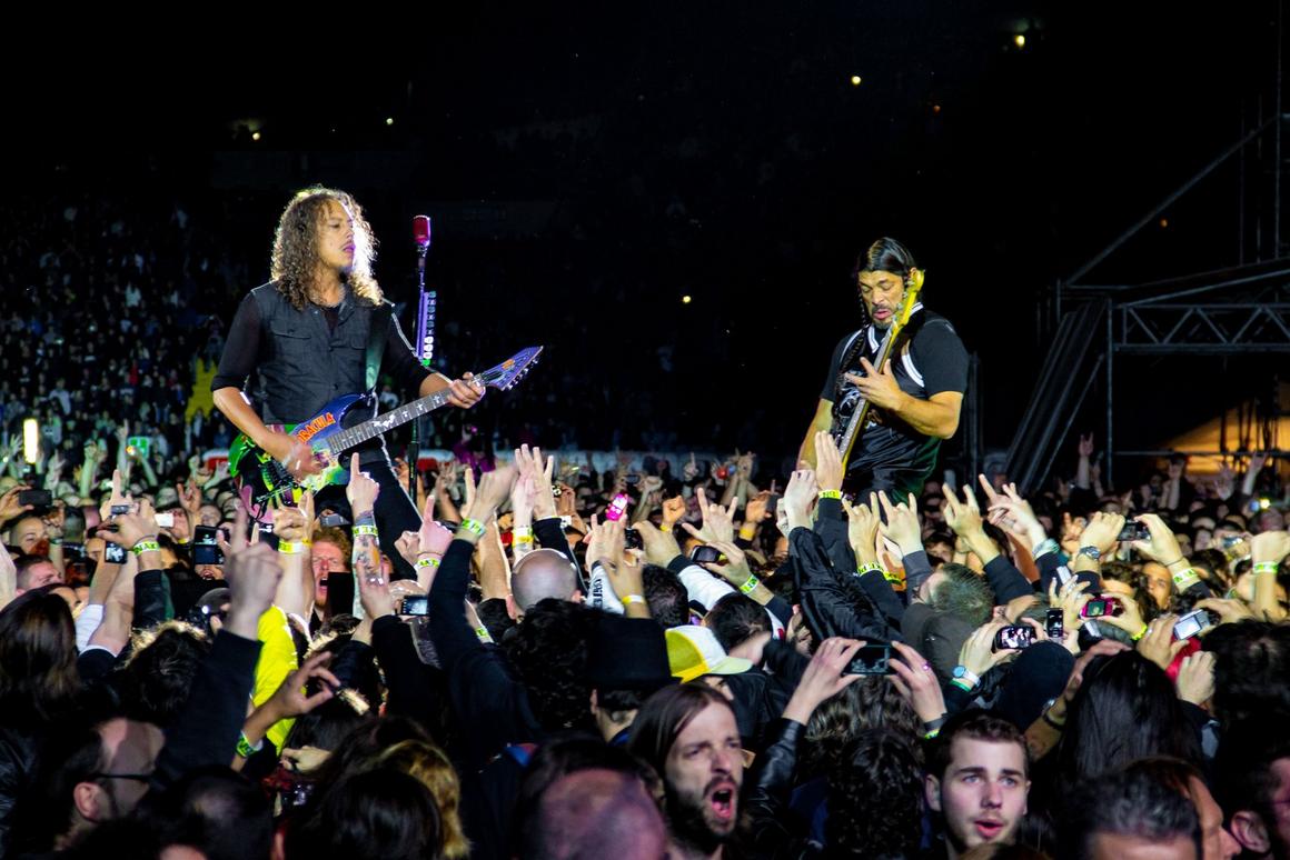 Photo gallery from the gig in Udine, Italy shot on May 13, 2012