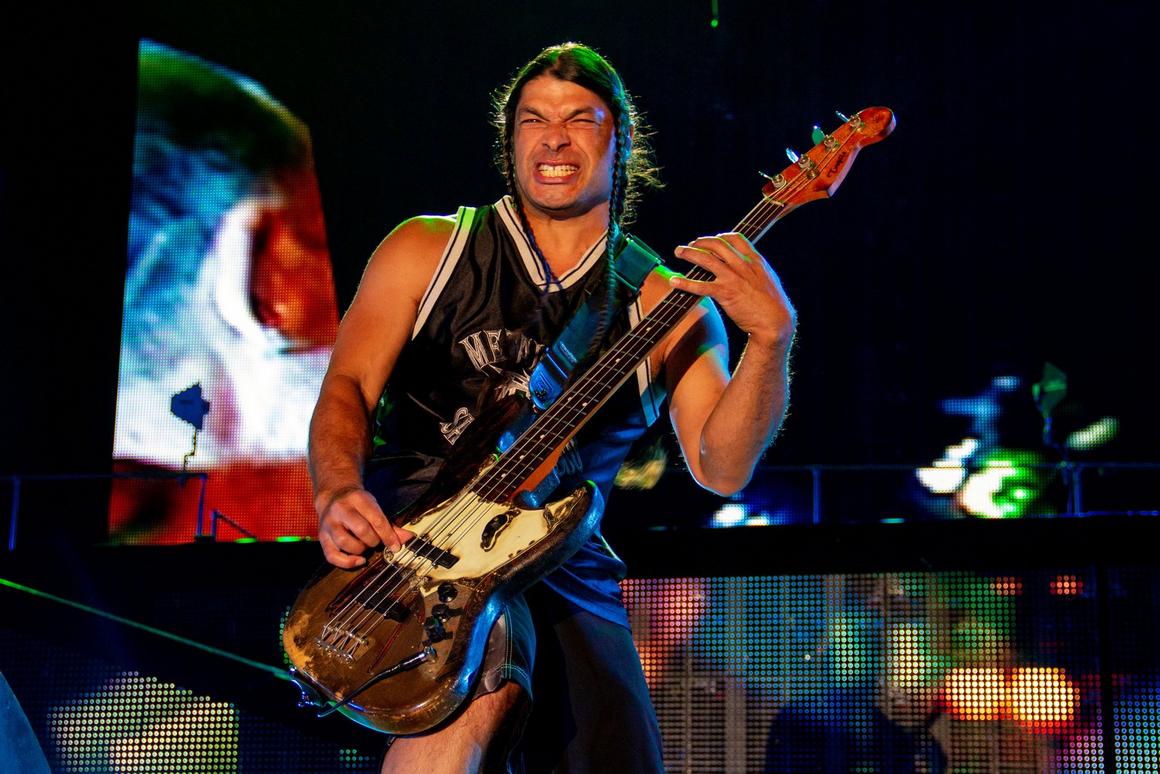 Photo gallery from the gig in Lisbon, Portugal shot on May 25, 2012