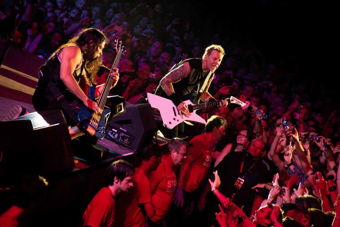 Photo gallery from the gig in Yverdon-les-Bains, Switzerland shot on May 30, 2012
