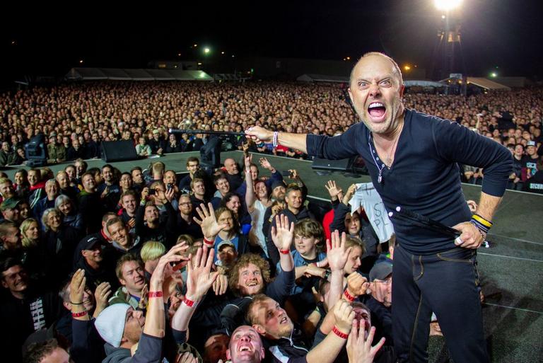 Photo gallery from the gig in Horsens, Denmark shot on June 6, 2012