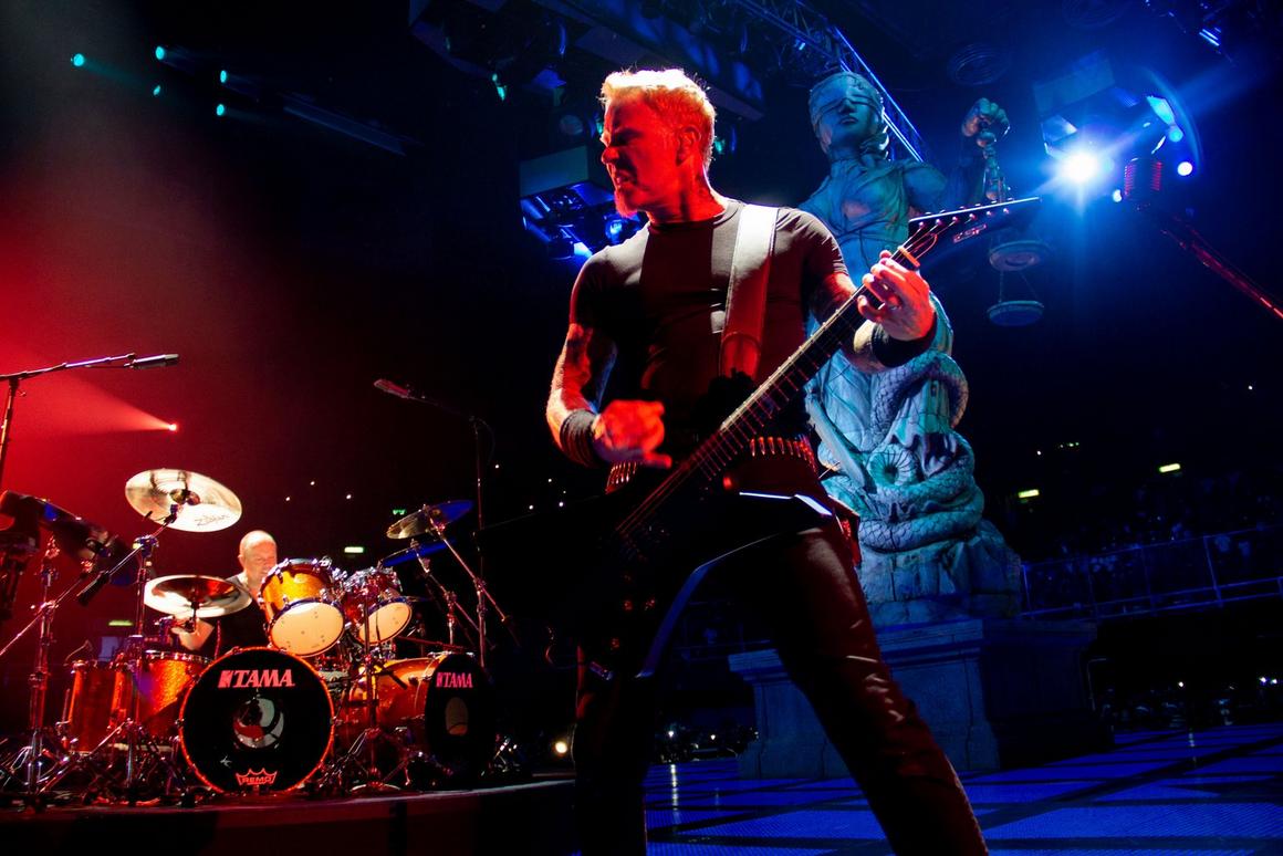 Photo gallery from the gig in Mexico City, Mexico shot on August 2, 2012