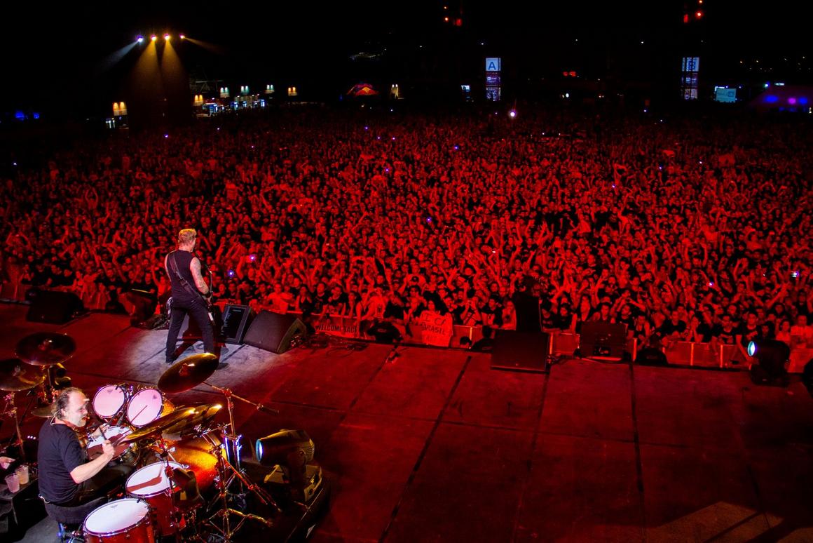 Photo gallery from the gig in Abu Dhabi, United Arab Emirates shot on April 19, 2013