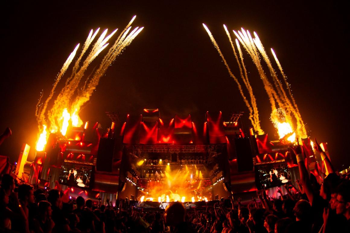 Photo gallery from the gig in Rio de Janeiro, Brazil shot on September 19, 2013