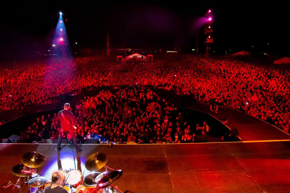 Photo gallery from the gig in Horsens, Denmark shot on June 3, 2014