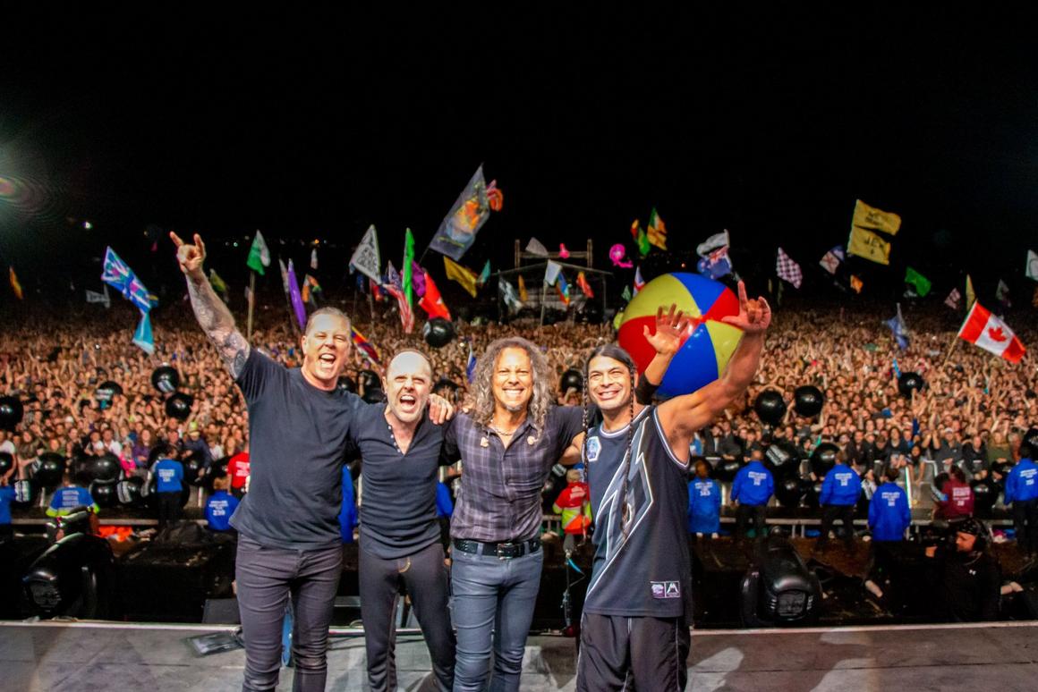 Photo gallery from the gig in Pilton, England shot on June 28, 2014