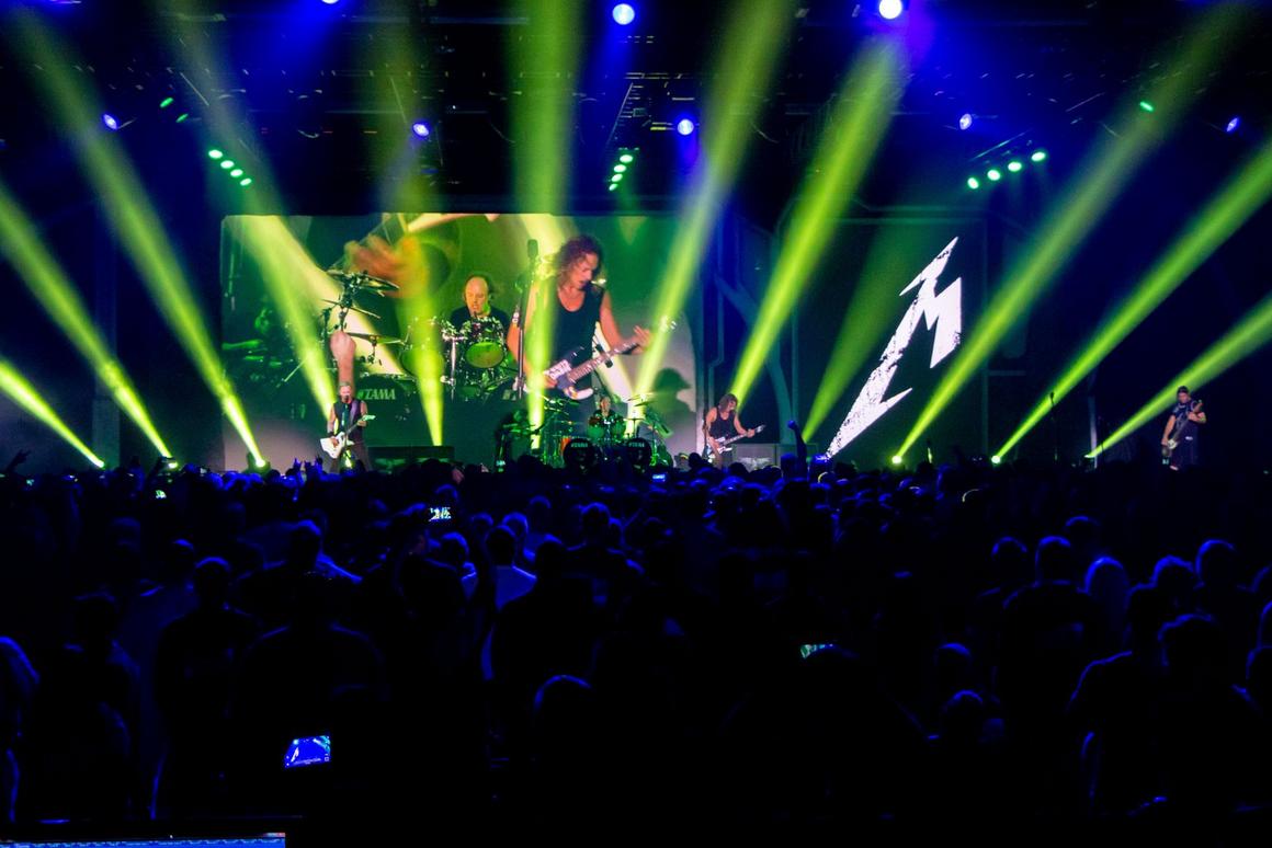 Photo gallery from the gig in Anaheim, CA shot on November 8, 2014