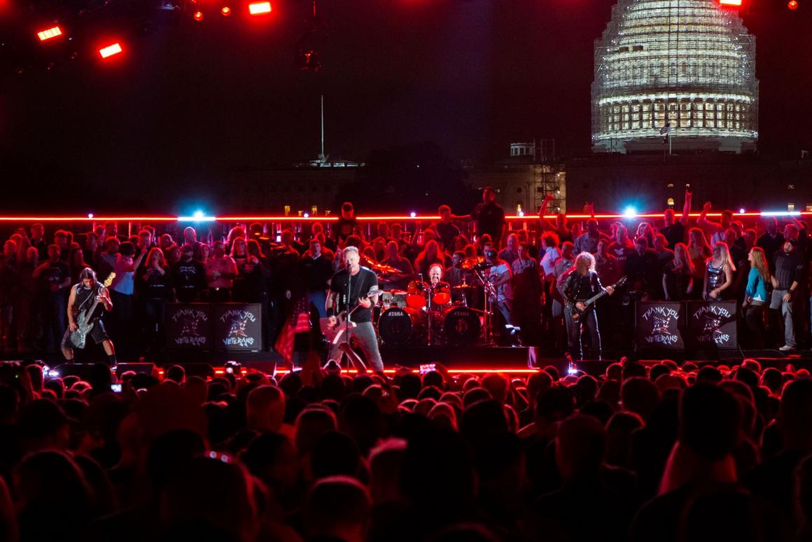 Photo gallery from the gig in Washington, DC shot on November 11, 2014