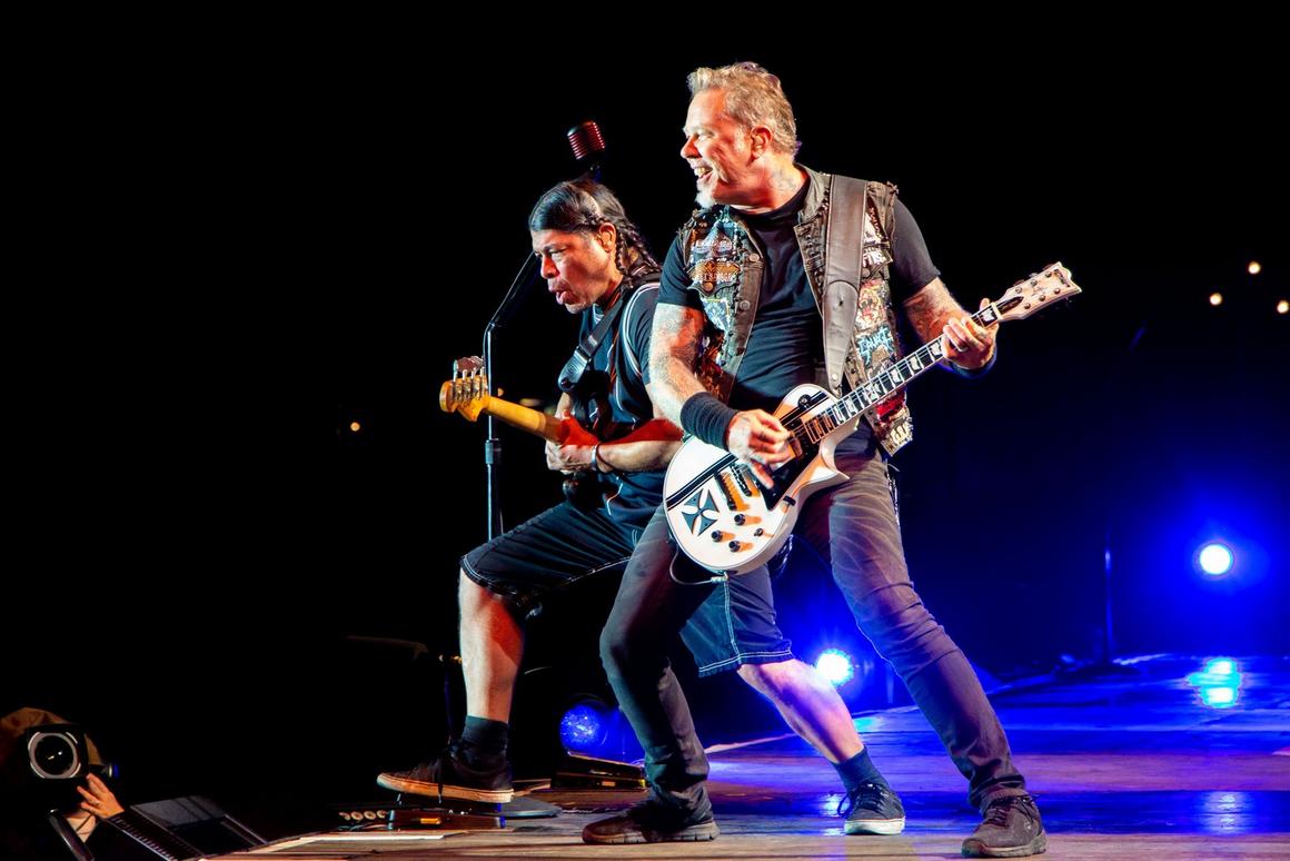 Photo gallery from the gig in Reading, England shot on August 29, 2015