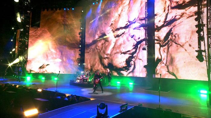 Watch the “Fade to Black (San Francisco, CA - February 6, 2016)” Video
