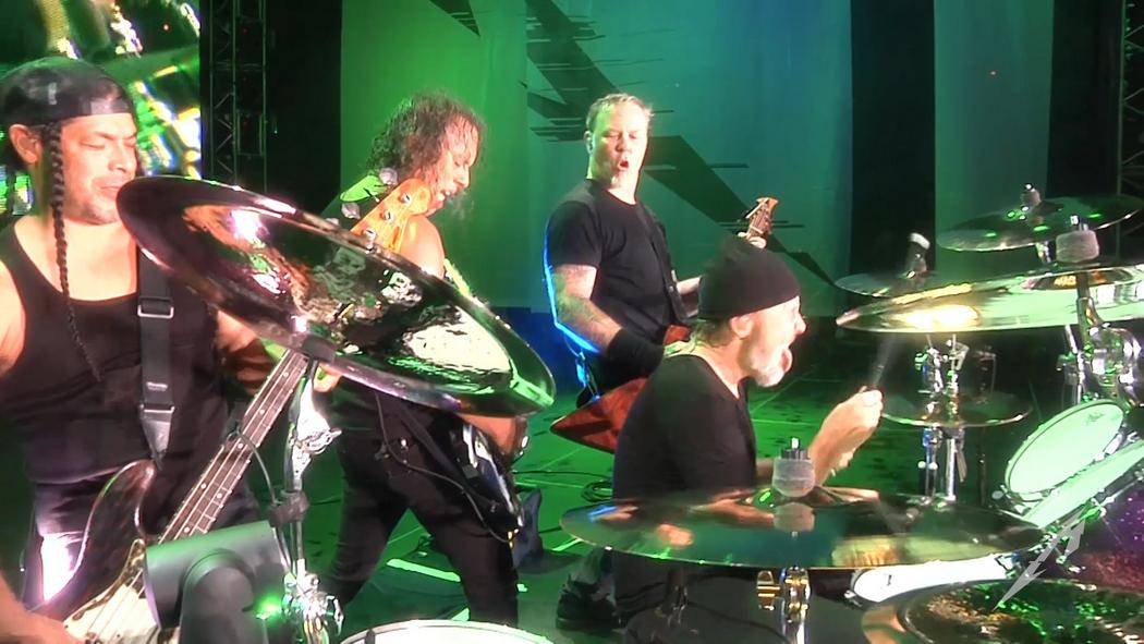 Watch the “Master of Puppets (Guatemala City, Guatemala - November 3, 2016)” Video