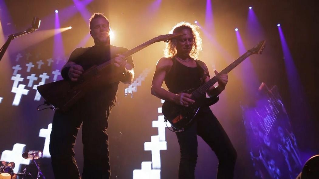 Watch the “Master of Puppets (Singapore - January 22, 2017)” Video