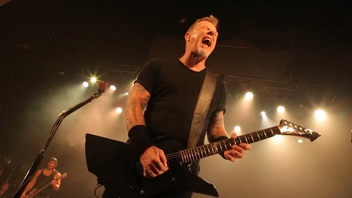 Watch the “Whiskey in the Jar (Toronto, Canada - November 29, 2016)” Video