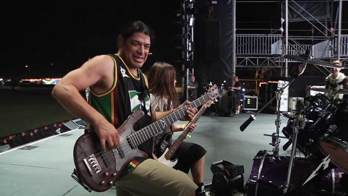 Watch the “Rehearsal (Buenos Aires, Argentina - March 30, 2017)” Video