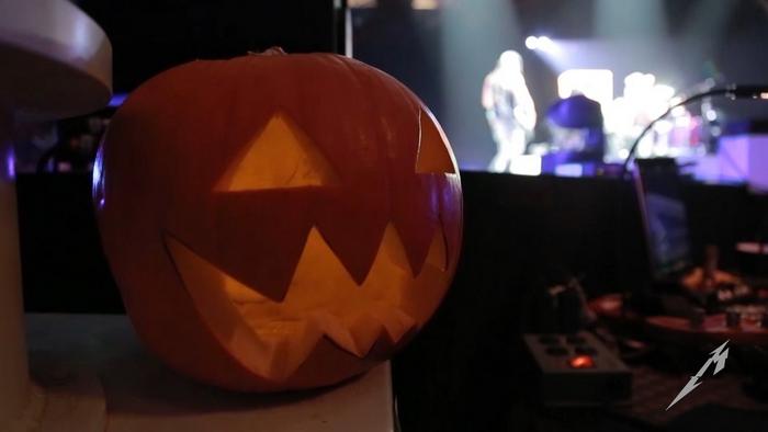 Watch the “Am I Evil? (Birmingham, England - October 30, 2017)” Video