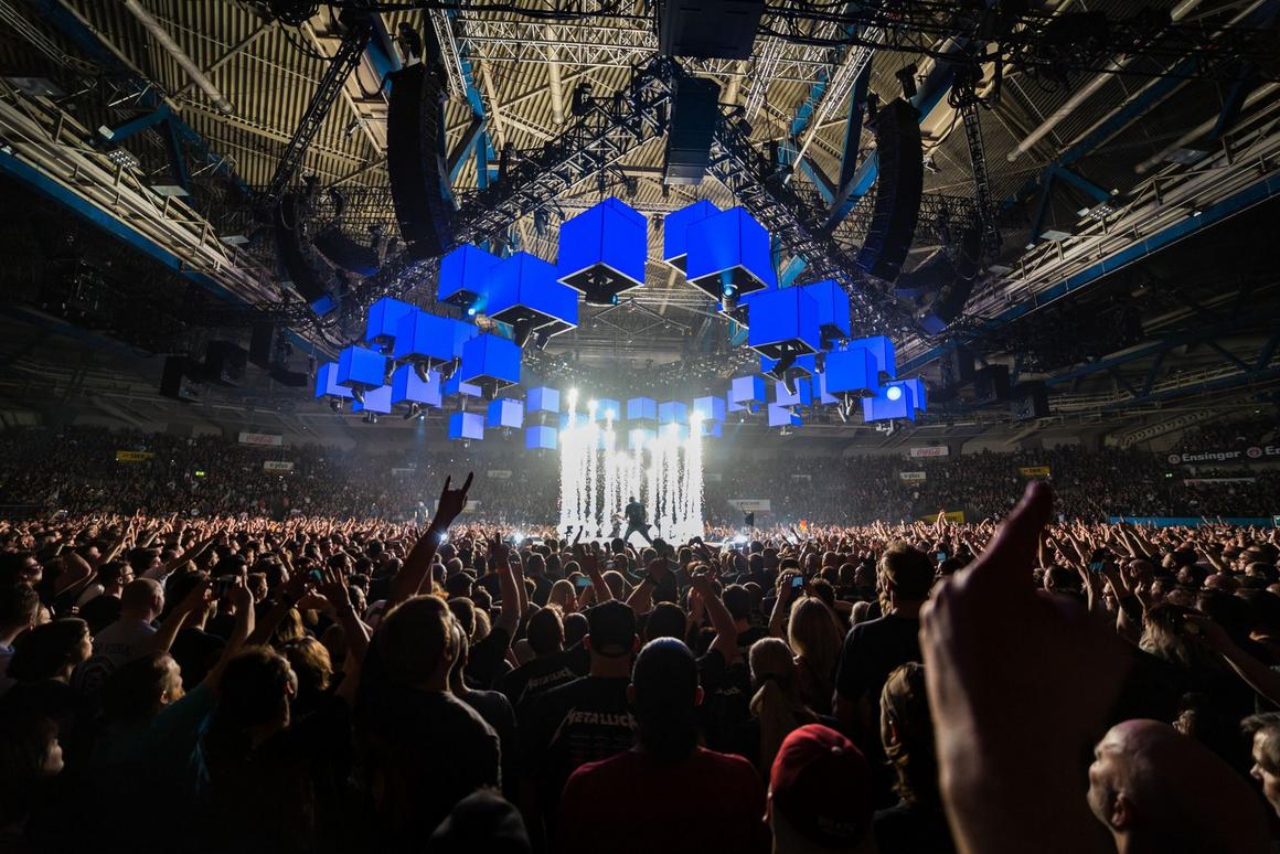 Photo gallery from the gig in Stuttgart, Germany shot on April 9, 2018