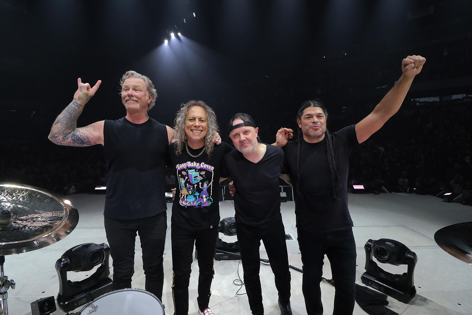 Группа Metallica 2020. Металлика 2019. Ларс Лаурч металлика. Награды группы металлика. Офицеры в исполнении группы металлика