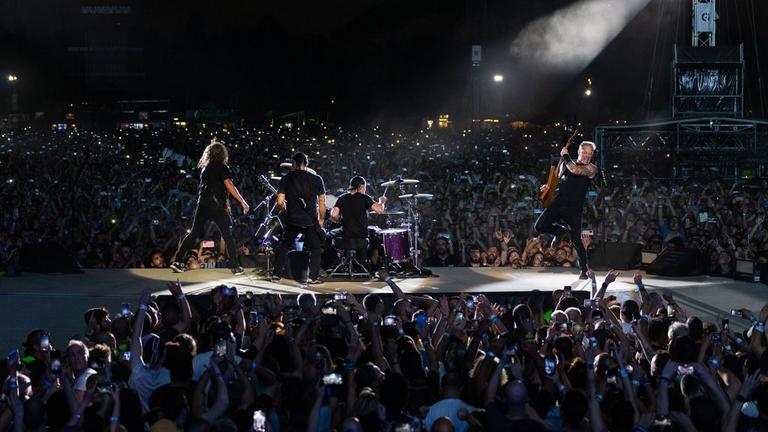 Photo gallery from the gig in Florence, Italy shot on June 19, 2022