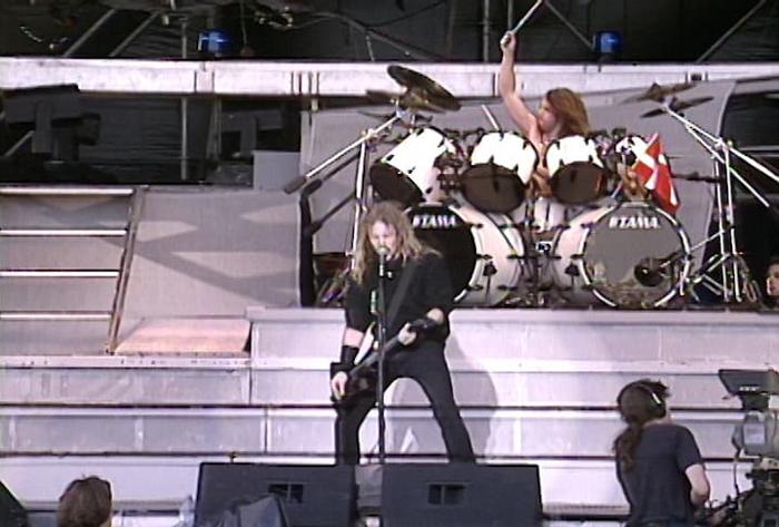 Watch the “Harvester of Sorrow (Donington, England - August 17, 1991)” Video