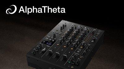 une table de mixage DJ portant l'inscription « alpha theta »