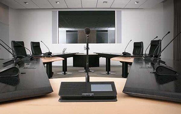 un microphone avec un haut-parleur et les mots microflex complete wireless 