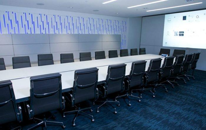 vue partagée de la salle de conseil exécutif de Fluor Canada