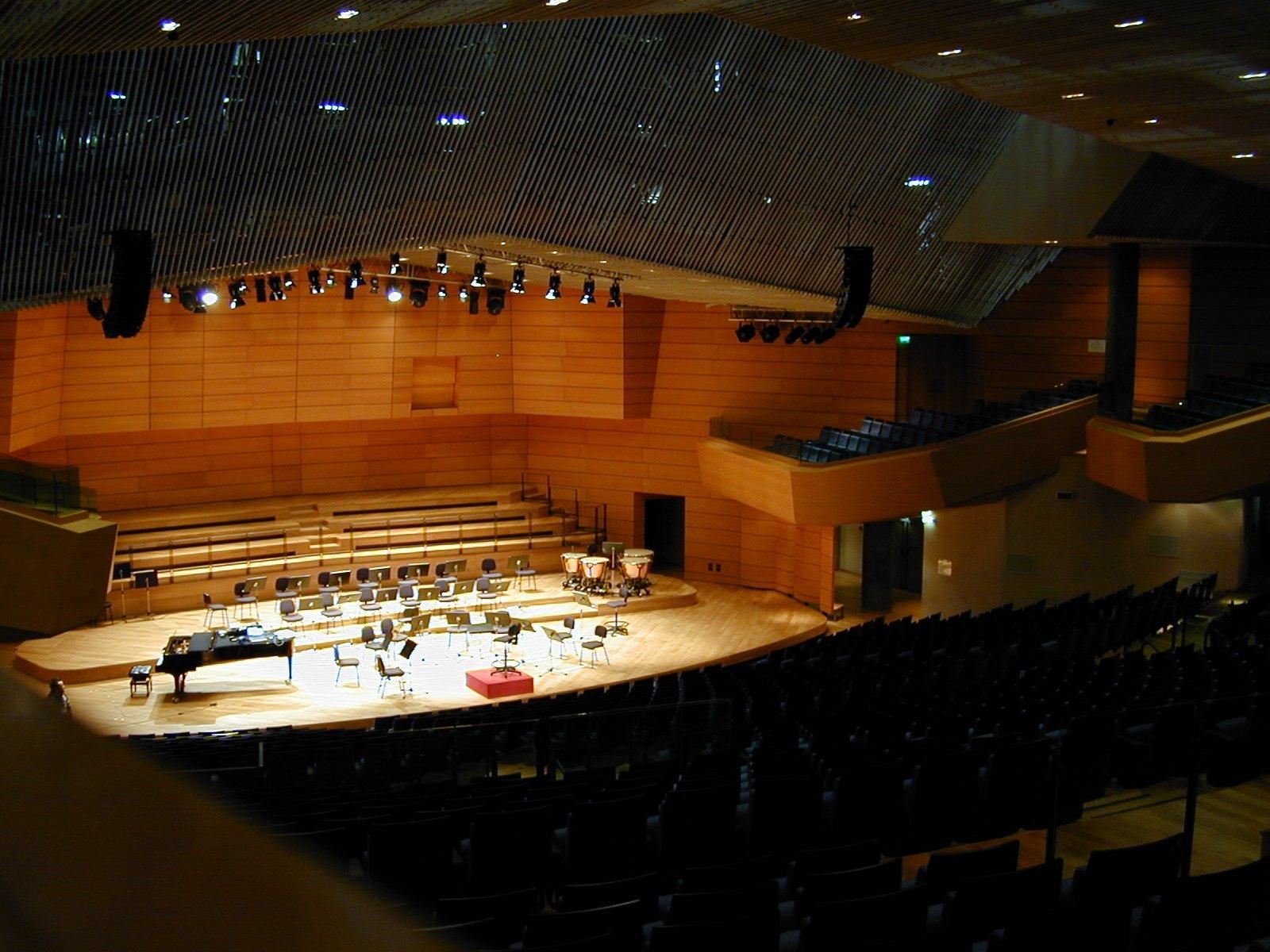 Soluzioni Audio Video, Luci e Controllo per Auditorium, Teatri e Sale Conferenza
