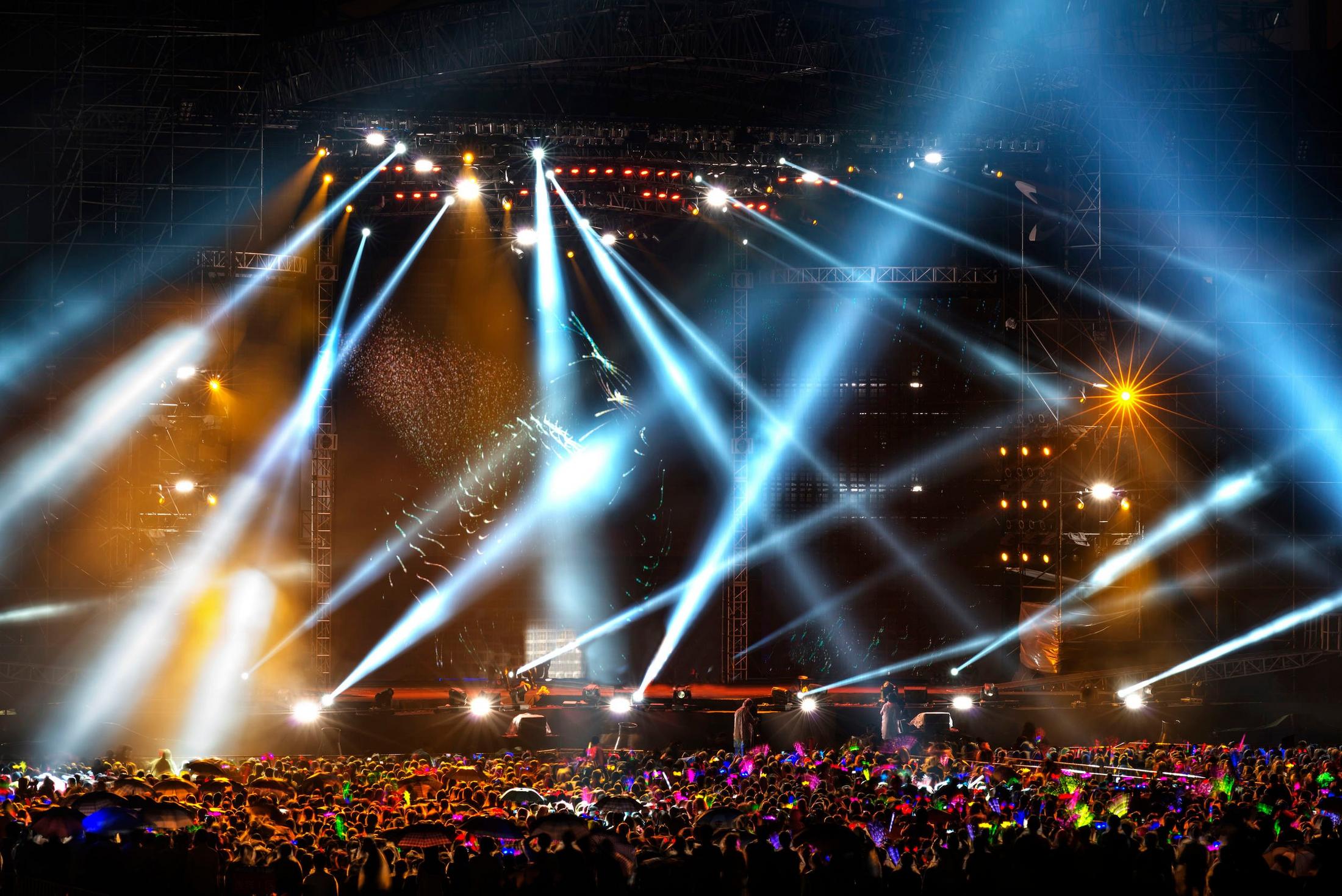 a large crowd of people at a concert with bright lights