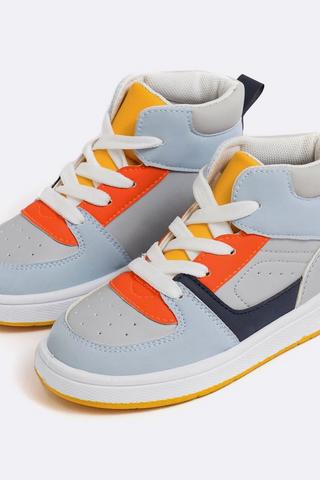 High Top Sneaker