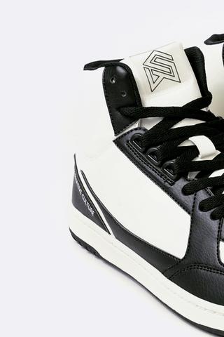 High Top Sneaker