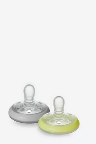 Tommee Tippee Night Time Breast-like Soother 2 Pack 6-18 Months