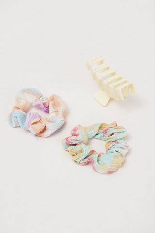 Scrunchies and hair claw combo 