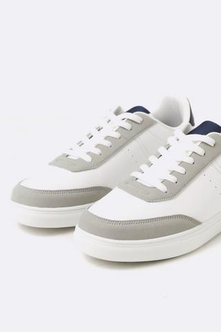 Sneaker