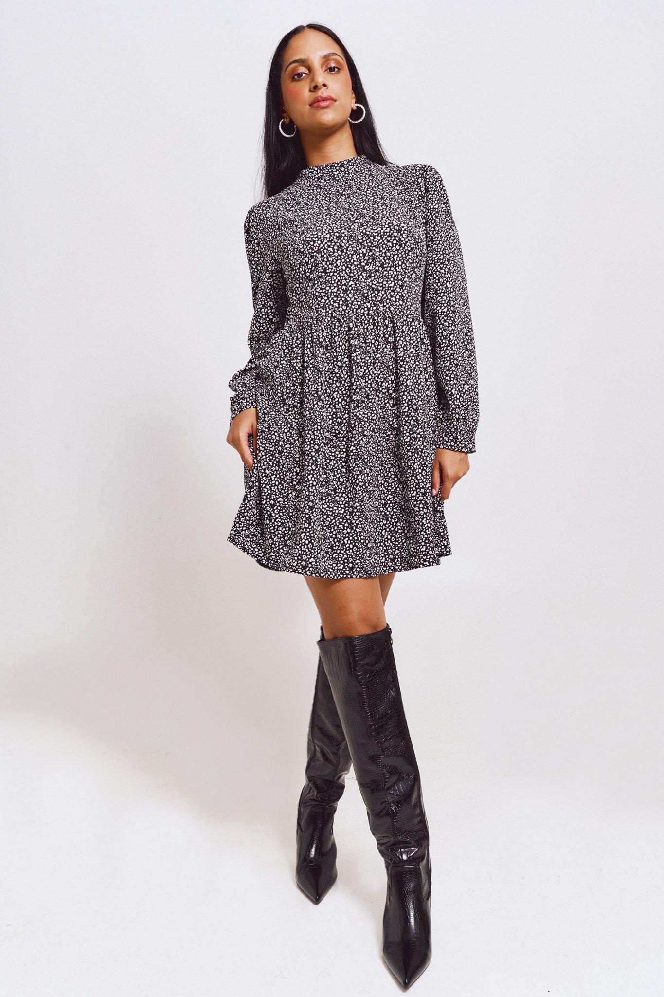 Sexy V-shaped trapeze dresses