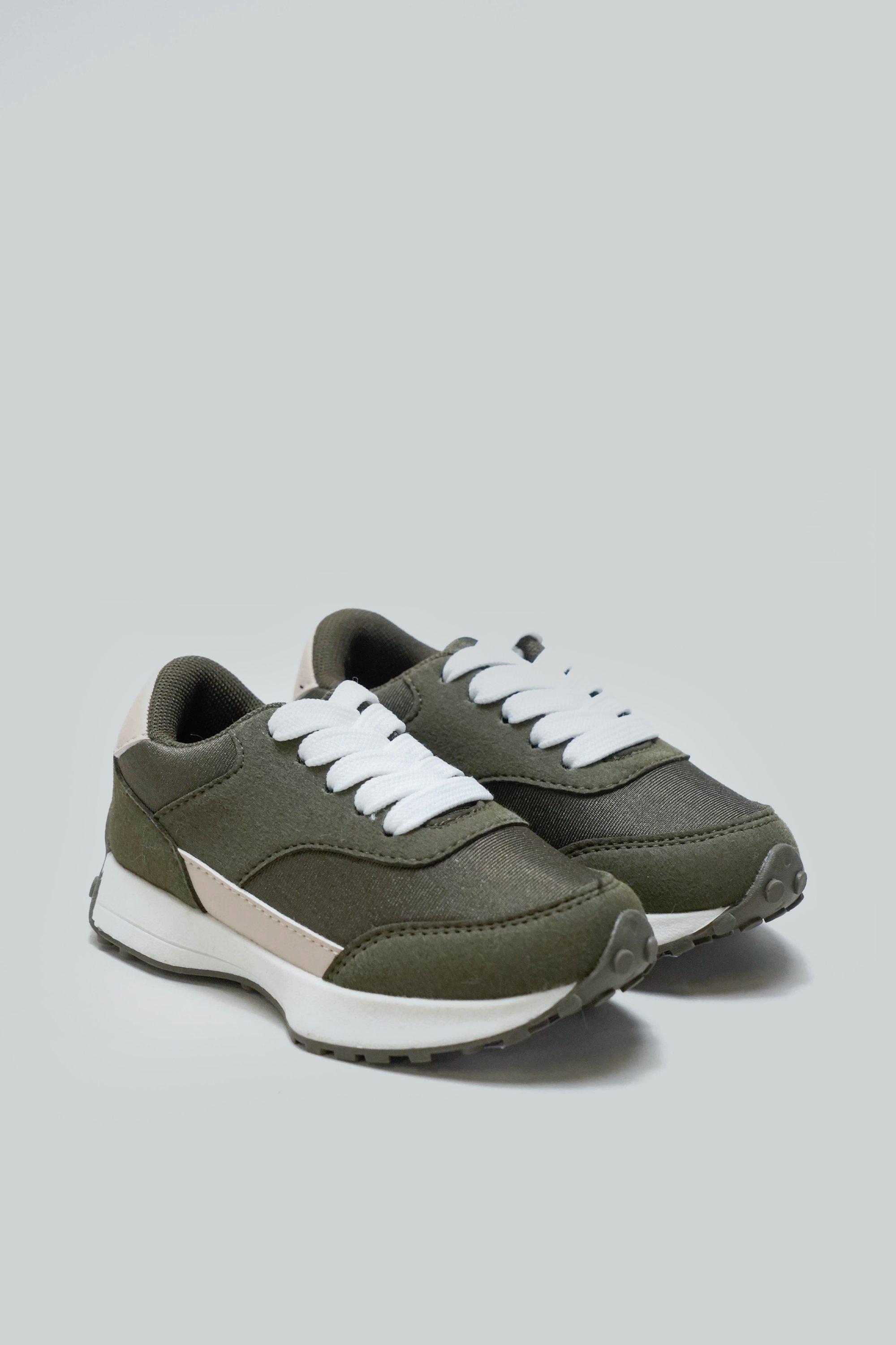Lightweight Lace Up Athletic