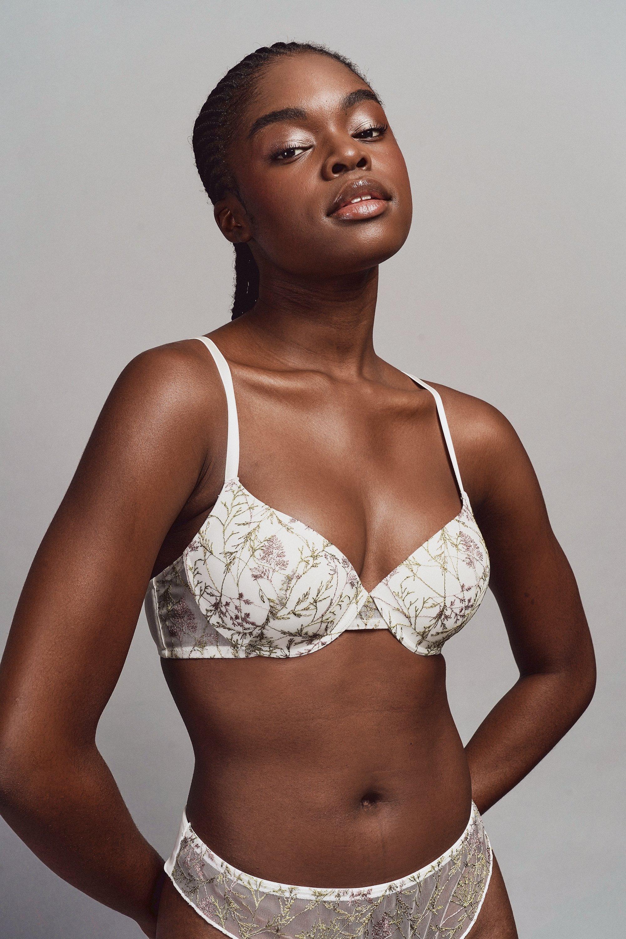 What's the Difference Between a Bralette Vs. Bra?