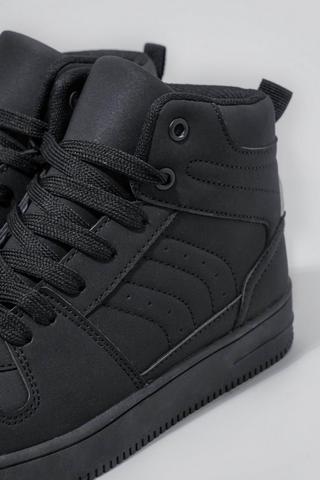 High Top Sneaker