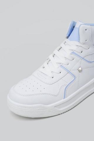 High Top Sneaker