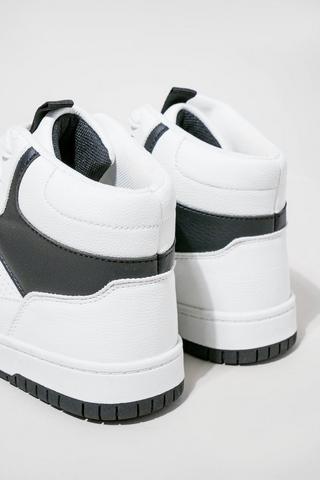 High Top Sneaker