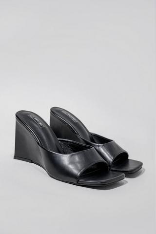 Wide Strap Wedge