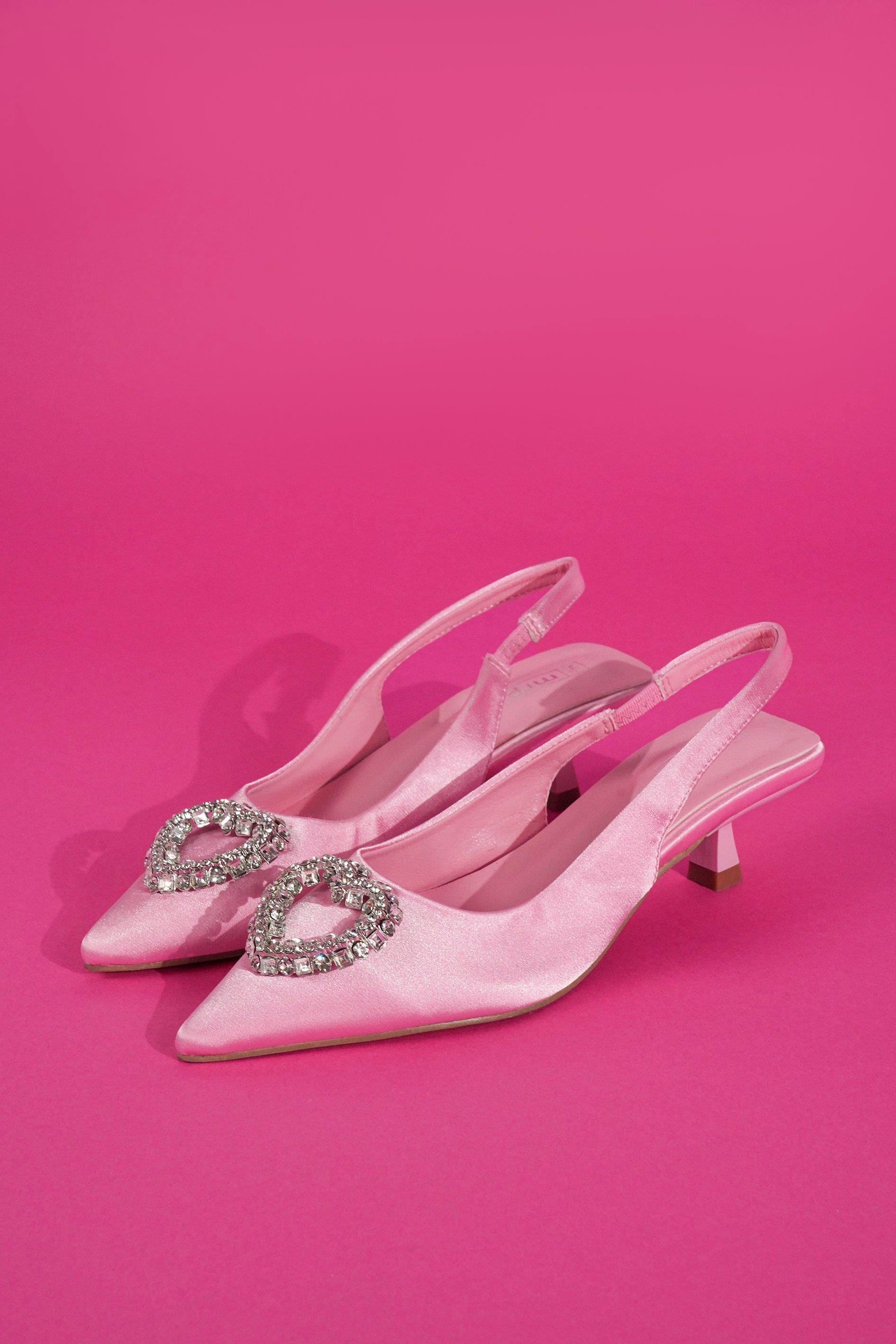 Slingback Kitten Heel: La Tendenza Della Primavera 2018 è Ultra Chic