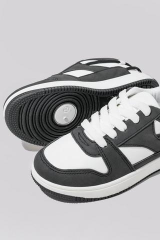 Lace-up Sneaker