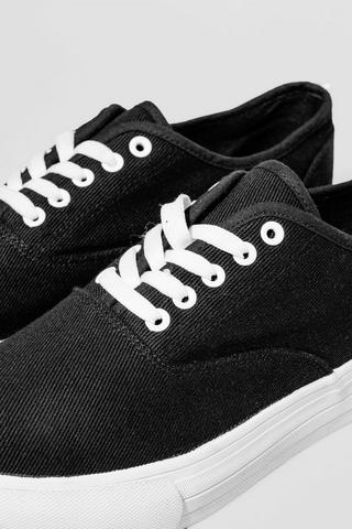 Sneaker