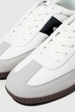 Sneaker