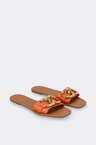 Sandals with chain discount detail