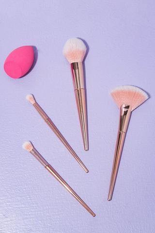 4 Pack Makeup Brushes And Beauty Blender