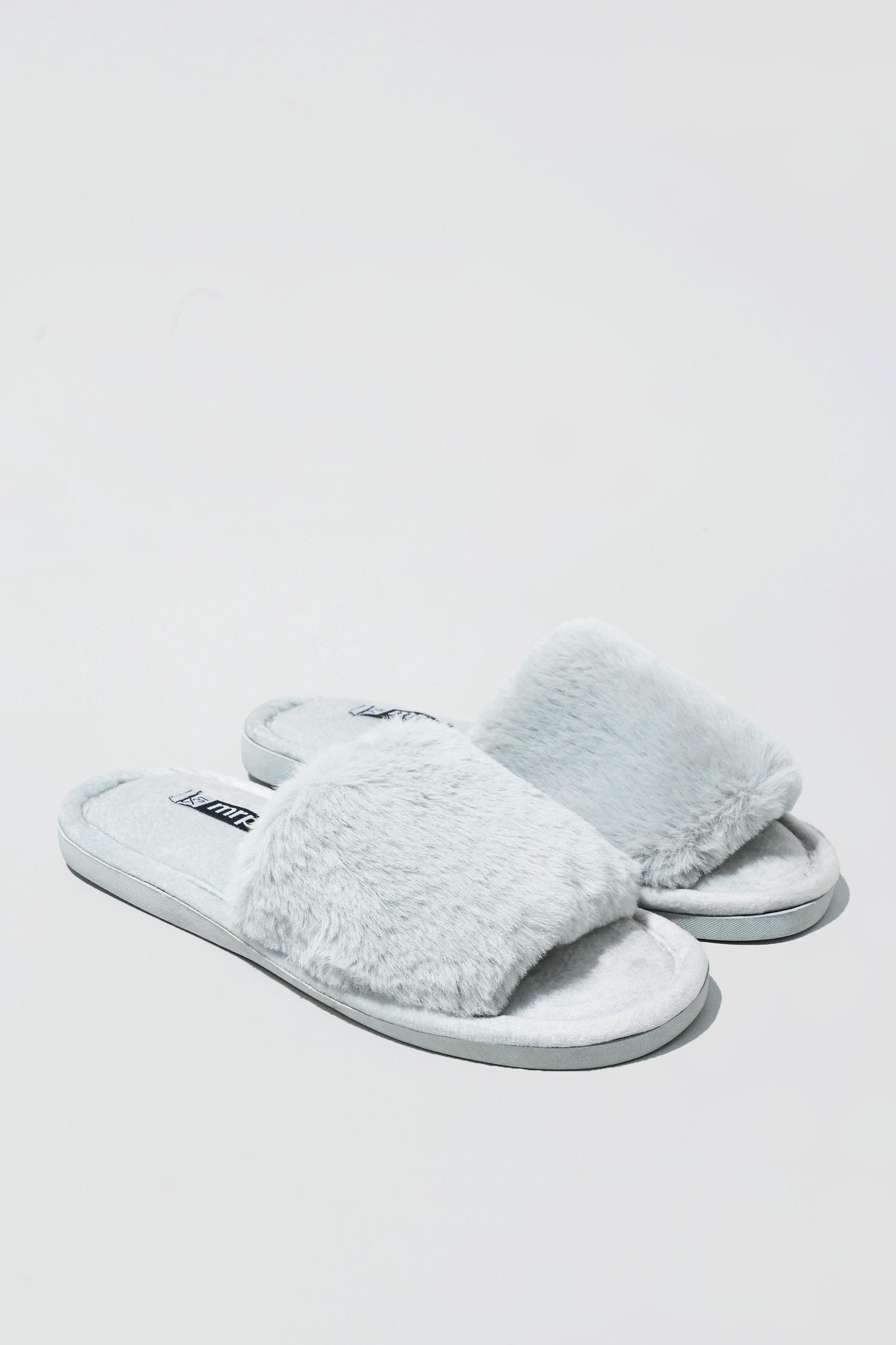 Slippers at mr outlet price