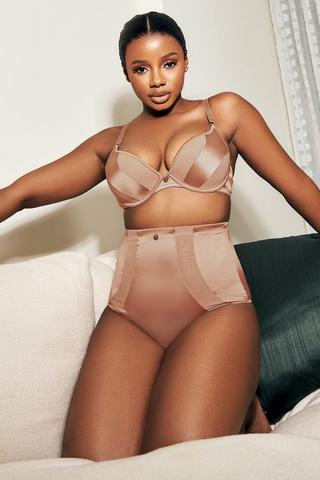 Wonderbra  Matte And Sheer Highwaist Thong Shaper